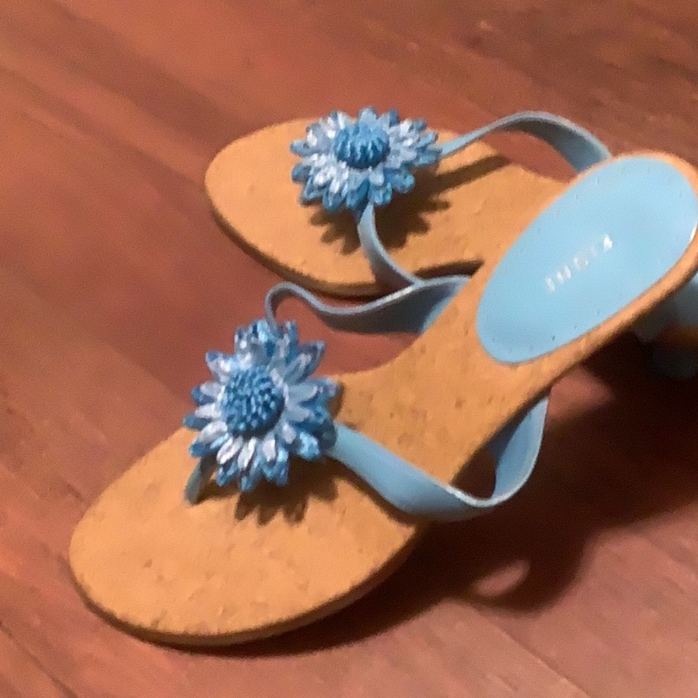 Adorable FIONI Tiffany Blue Women’s Floral Kitten Heel Sandals size 9